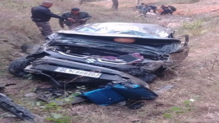 अल्मोड़ा में बारातियों की कार खाई में गिरी, 3 की मौत, जानिए कैसे हुई दुर्घटना…