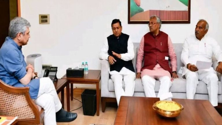 कहीं ये सीएम धामी को हटाने के लिए गुटबंदी तो नहीं! आखिर क्या चल रहा है भाजपा के भीतर?