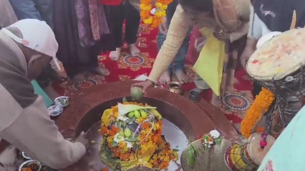 डोईवाला: लच्छेश्वर शिव मंदिर में उमड़ा आस्था का सैलाब, बम-बम भोले के जयकारों से गूंजा शिवालय