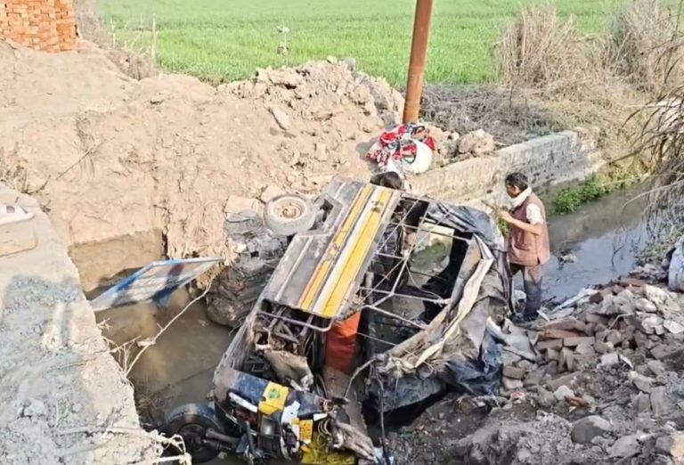 दुर्घटना : अनियंत्रित होकर नहर में जा गिरी रोजमर्रा की