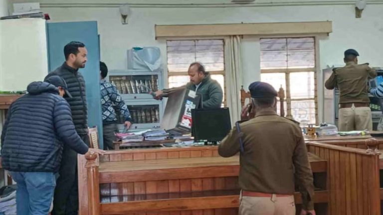 नैनीताल और उत्तरकाशी के बाद अब टिहरी कोर्ट को बम से उड़ाने की धमकी, वकीलों और कर्मचारियों में मचा हड़कंप