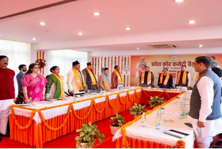 प्रभारी गायब, नड्डा मौजूद—उत्तराखंड बीजेपी की बैठक ने बढ़ाया सियासी