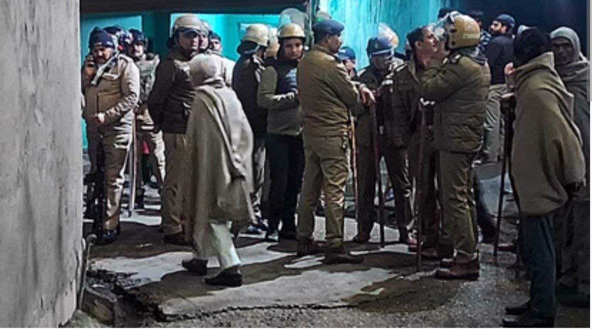 भंडारे के दौरान दो गुटों में फायरिंग, युवक की मौत,शव