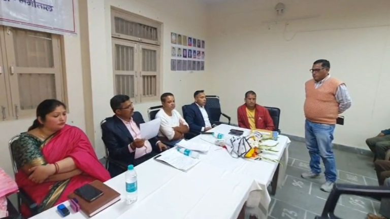 रामनगर तहसील दिवस में एडीएम की सख्ती, लापरवाह अधिकारियों को दी ये चेतावनी