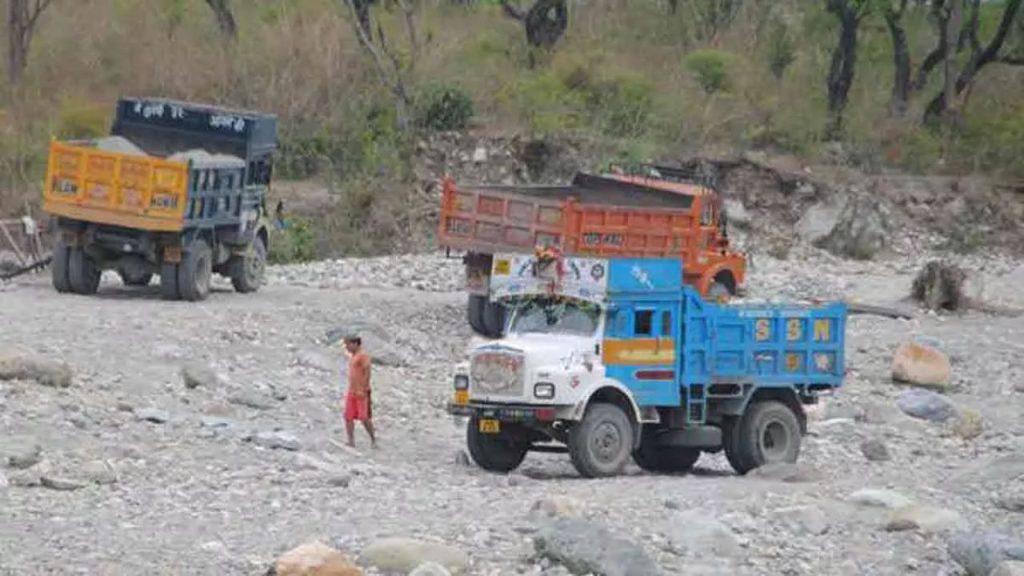 रुद्रप्रयाग में खनन माफिया का आतंक, धड़ल्ले वाली गतिविधियों पर अब क्या करेगी सरकार? जानिये यहां