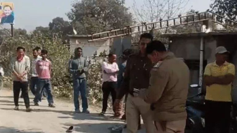 लगातार जानें ले रहे हैं खनन में जुटे डंपर, स्कूटी सवारों को कुचला, ऐसे हुई दुर्घटना