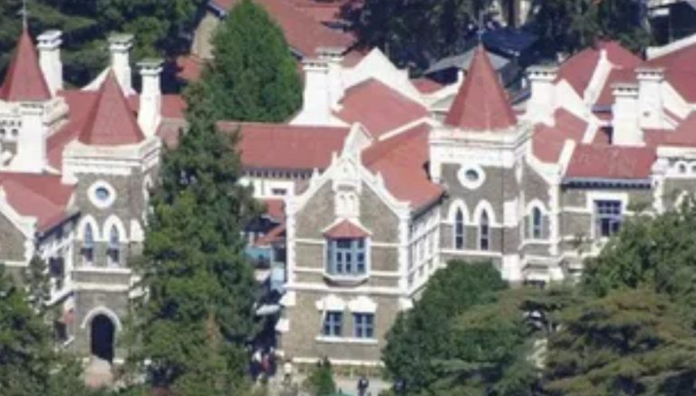 संशोधित वक्फ कानून पर हाई कोर्ट सख्त, सरकार और वक्फ