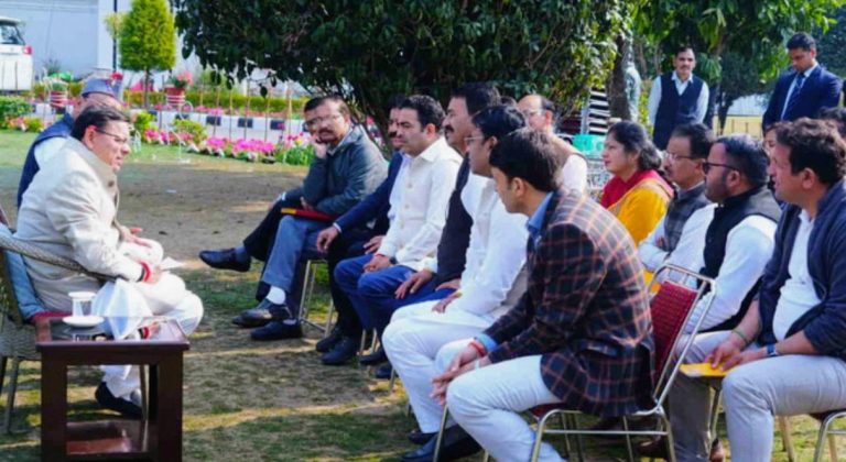 सरकारी कर्मचारियों की सुरक्षा के लिए बनेगी एसओपी, सीएम धामी