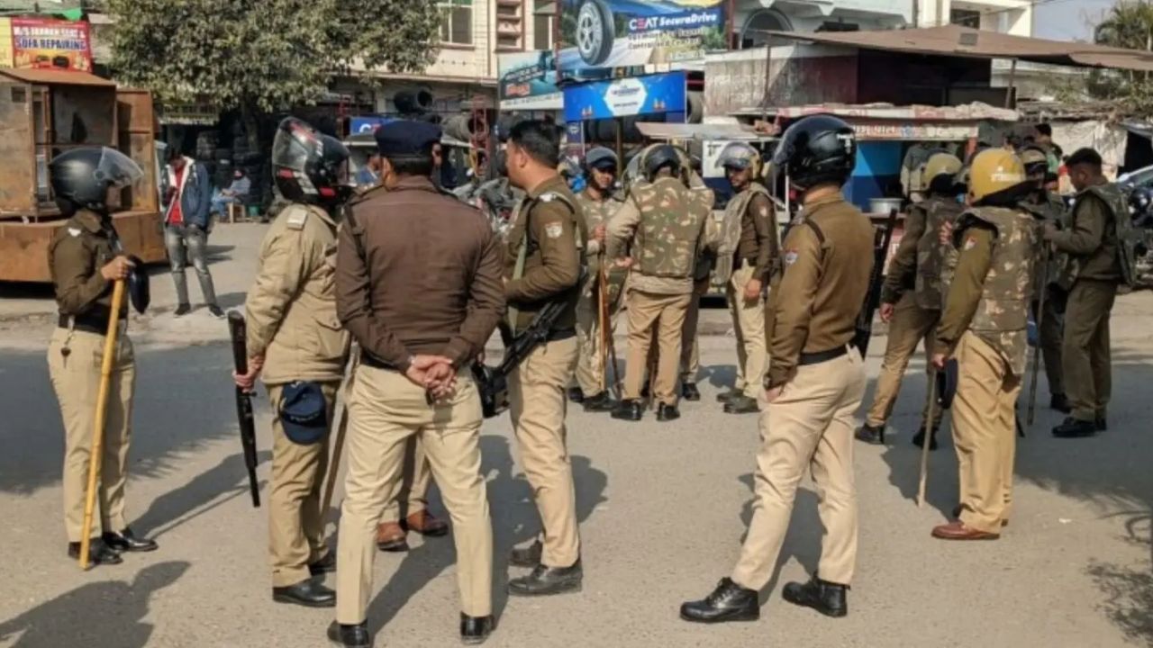 हल्द्वानी में क्यों बढ़ी पुलिस सतर्कता, क्यों एक हफ्ते के लिए तैनात रहेगी पीएसी? जानिए क्या है मामला….