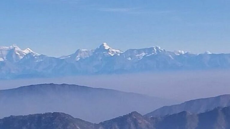 हिमालय की बर्फीली चोटियों का करीब से करें दीदार, सैलानियों की यात्रा बनेगी यादगार