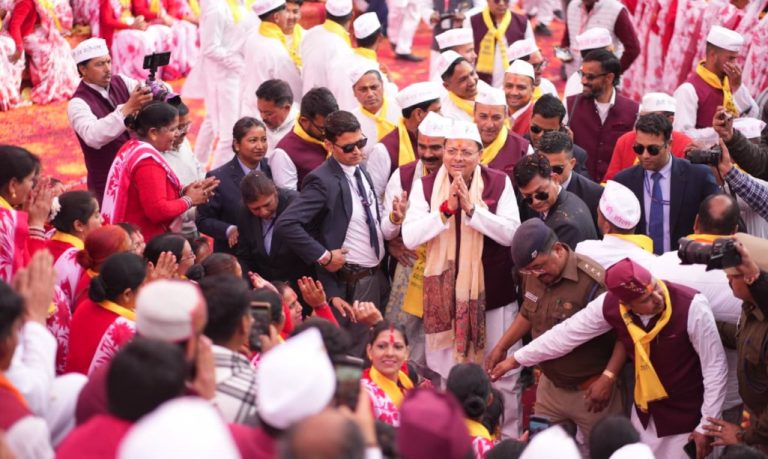 होली समारोह जैसे आयोजन युवा पीढ़ी को संस्कृति से जोड़ने का सशक्त माध्यम- सीएम धामी