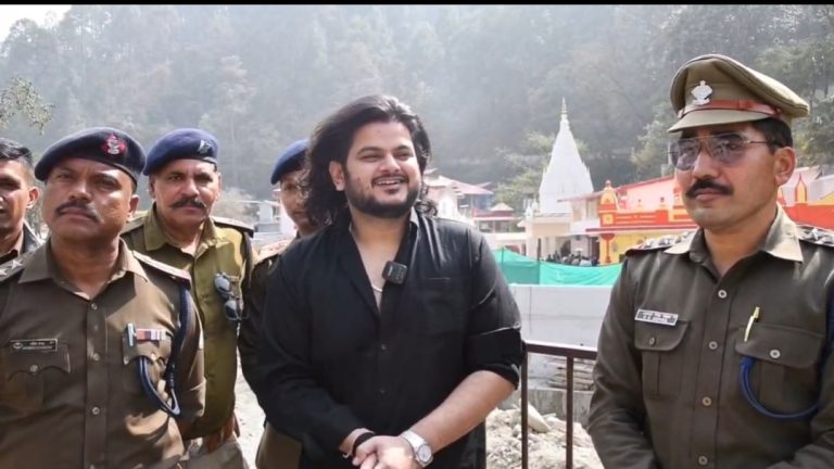 Bollywood Singer विशाल मिश्रा पहुंचे कैंची धाम, नीम करौली बाबा के दरबार में टेका माथा