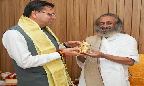 CM पुष्कर सिंह धामी ने श्री श्री रविशंकर जी से