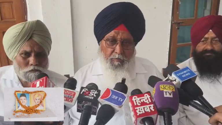 Dehradun: देशभक्ति के नारों से गूंजा उत्तराखंड, महान क्रांतिकारियों के बलिदानों को फिर किया गया याद