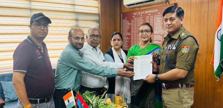 Dr Asha Lal led delegation meets SSP, seeks better security