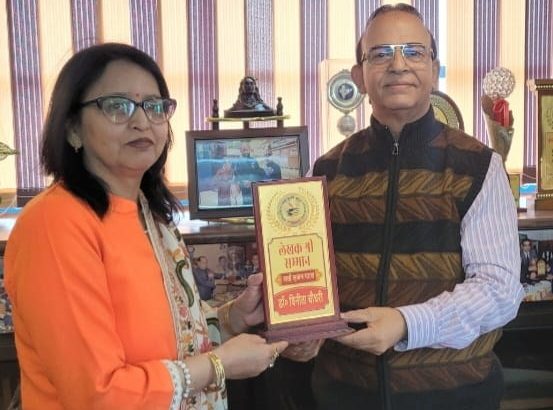 Dr Vineeta Chaudhary presented ‘Lekhak Shri’ Award