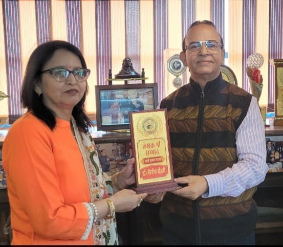 Dr Vineeta Chaudhary presented ‘Lekhak Shri’ Award