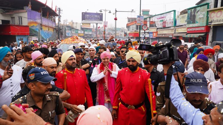 Guru Ram Rai devotees conduct Nagar Parikrama in Doon
