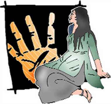 Haldwani News: दहेज प्रताड़ना से परेशान नवविवाहिता का हल्द्वानी में हंगामा, पुलिस भवन में धरना