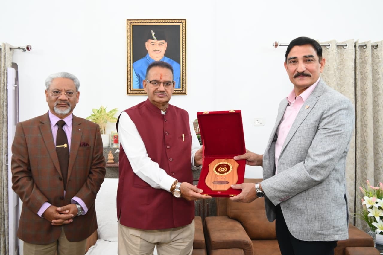 Lt General DS Rana meets Sainik Welfare Minister Joshi, requests
