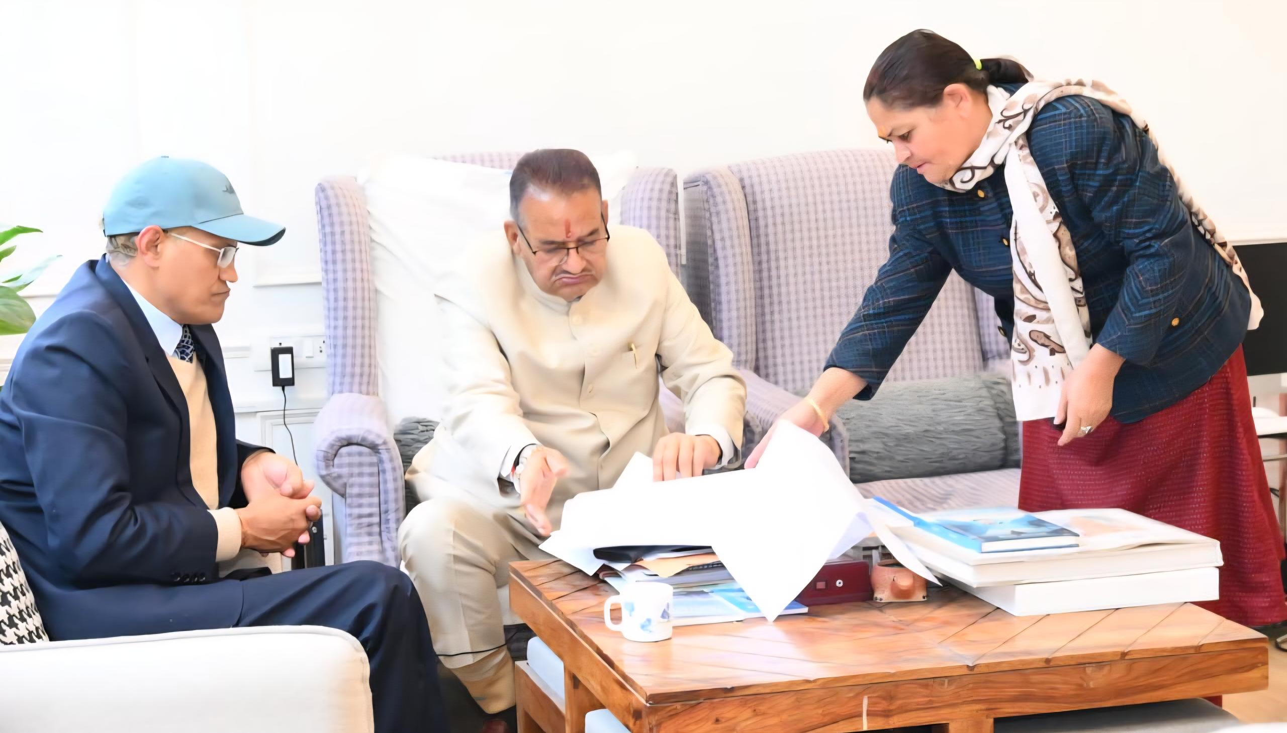 Minister Joshi raises ownership rights of Galjwadi villagers with revenue