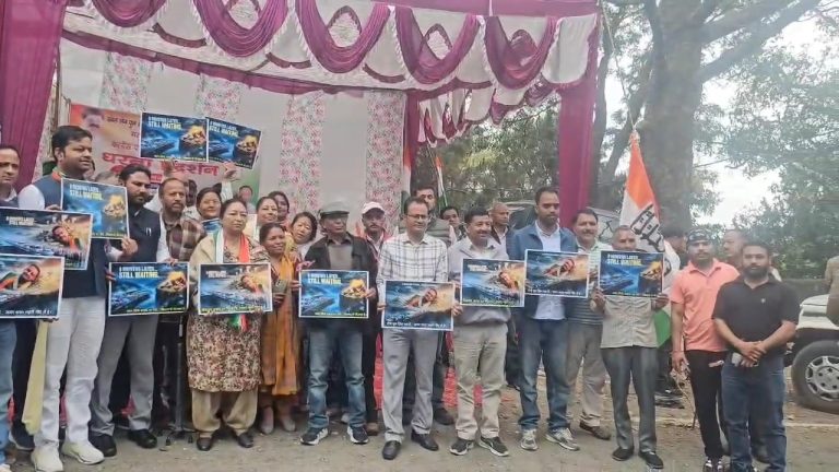 Mussoorie’s lifeline snarled in traffic: Congress stages sit-in at Bailey