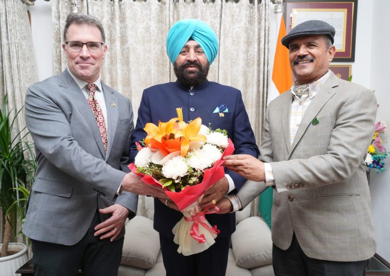 US expert briefs Gov on changing behaviour of bears