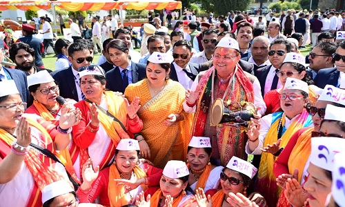 Uttarakhand : CM आवास में आयोजित हुआ होली मिलन समारोह,