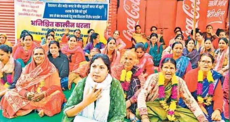 उत्तराखंड में महिलाओं ने शराब ठेकों के खिलाफ किया जोरदार