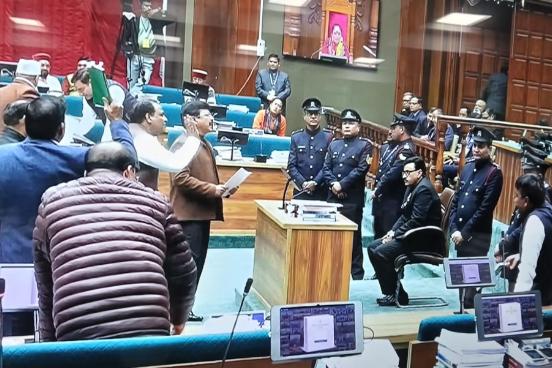 उत्तराखंड विधानसभा में कांग्रेस का जबर्दस्त हंगामा, क्यों उठकर चली गईं स्पीकर ?