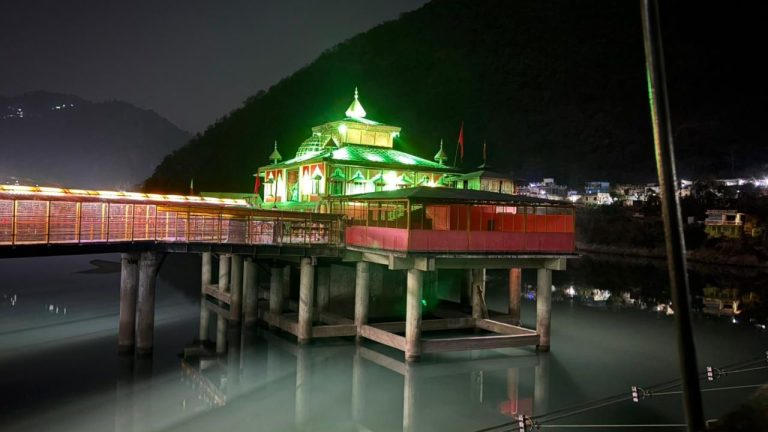 चारधाम यात्रा से पहले धारी देवी मंदिर परिसर जगमग, इस आधुनिक लाइटिंग का दिखा रोचक नजारा