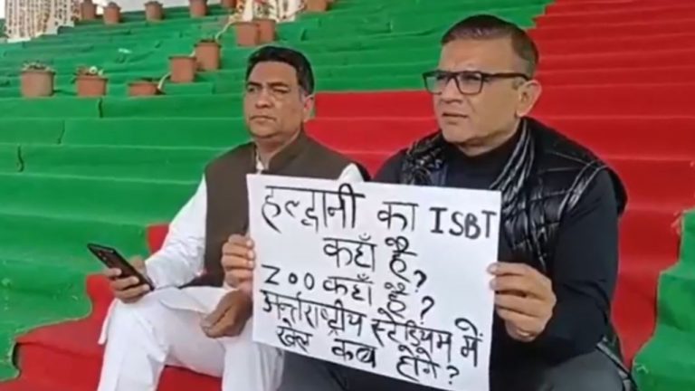 जंगलचट्टी बैरियर पर कांग्रेस कार्यकर्ताओं का प्रचंड प्रदर्शन, विधानसभा की सीढ़ियों पर क्यों बैठ गए विधायक ?