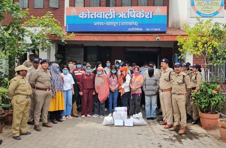 जुआ पार्टी पर पुलिस का शिकंजा, भारी मात्रा में नकदी