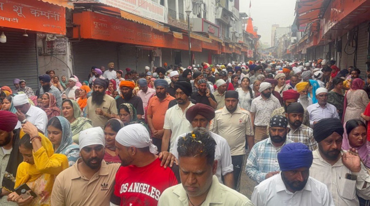 झंडे मेले में निकली भव्य नगर परिक्रमा, हजारों श्रद्धालु हुए