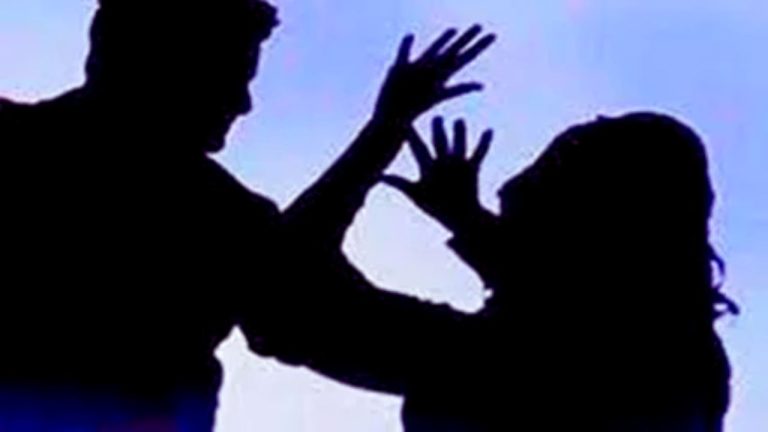 दिल्ली से नैनीताल घूमने आई युवती को जंगल में अकेले बितानी पड़ी रात, जानिये क्या है पूरा मामला…