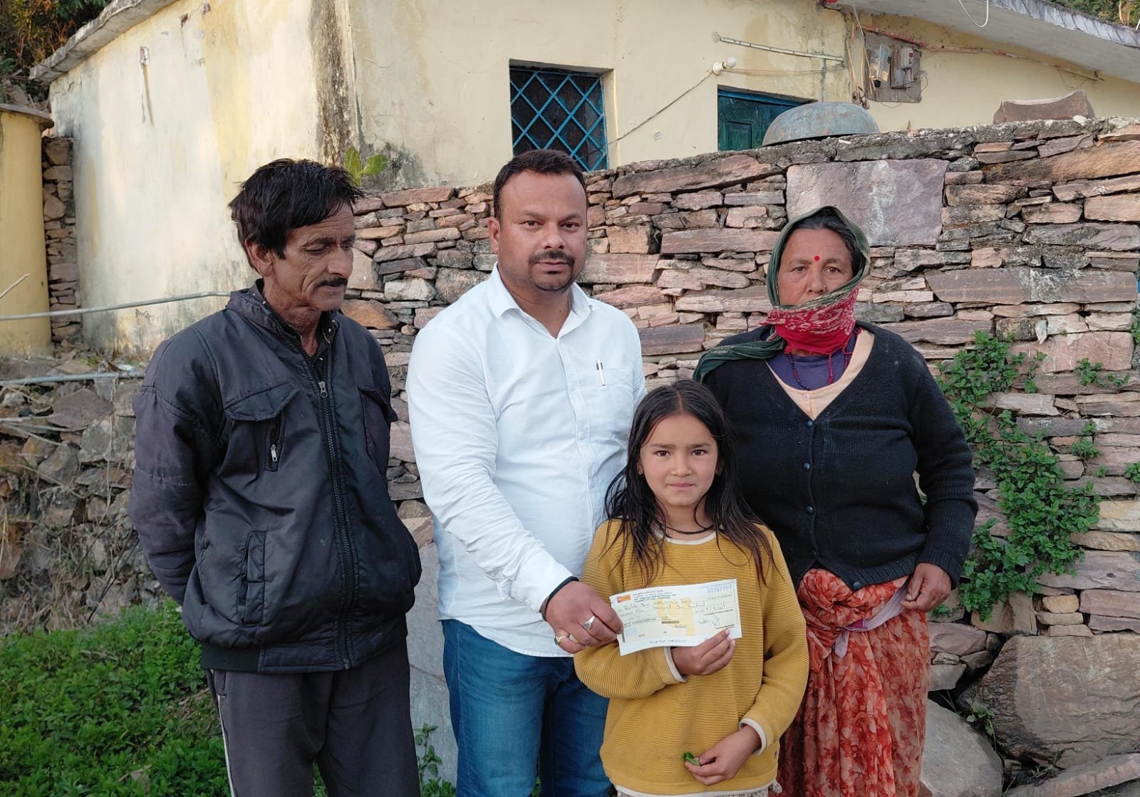 देवदूत बने सुरेंद्र रावत, अनाथ बच्ची की शिक्षा का उठाया