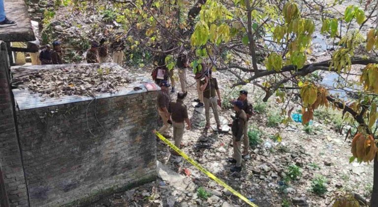 देहरादून में खंडहर में मिला 28 वर्षीय महिला का शव,