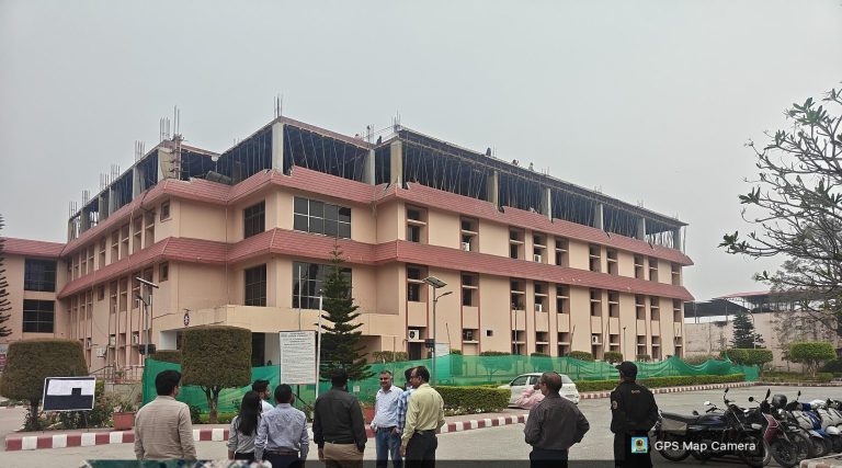 धौरण रोड पर अवैध “हेल्पिंग हेल्थ” हॉस्पिटल पर एमडीडीए की सख्त कार्रवाई