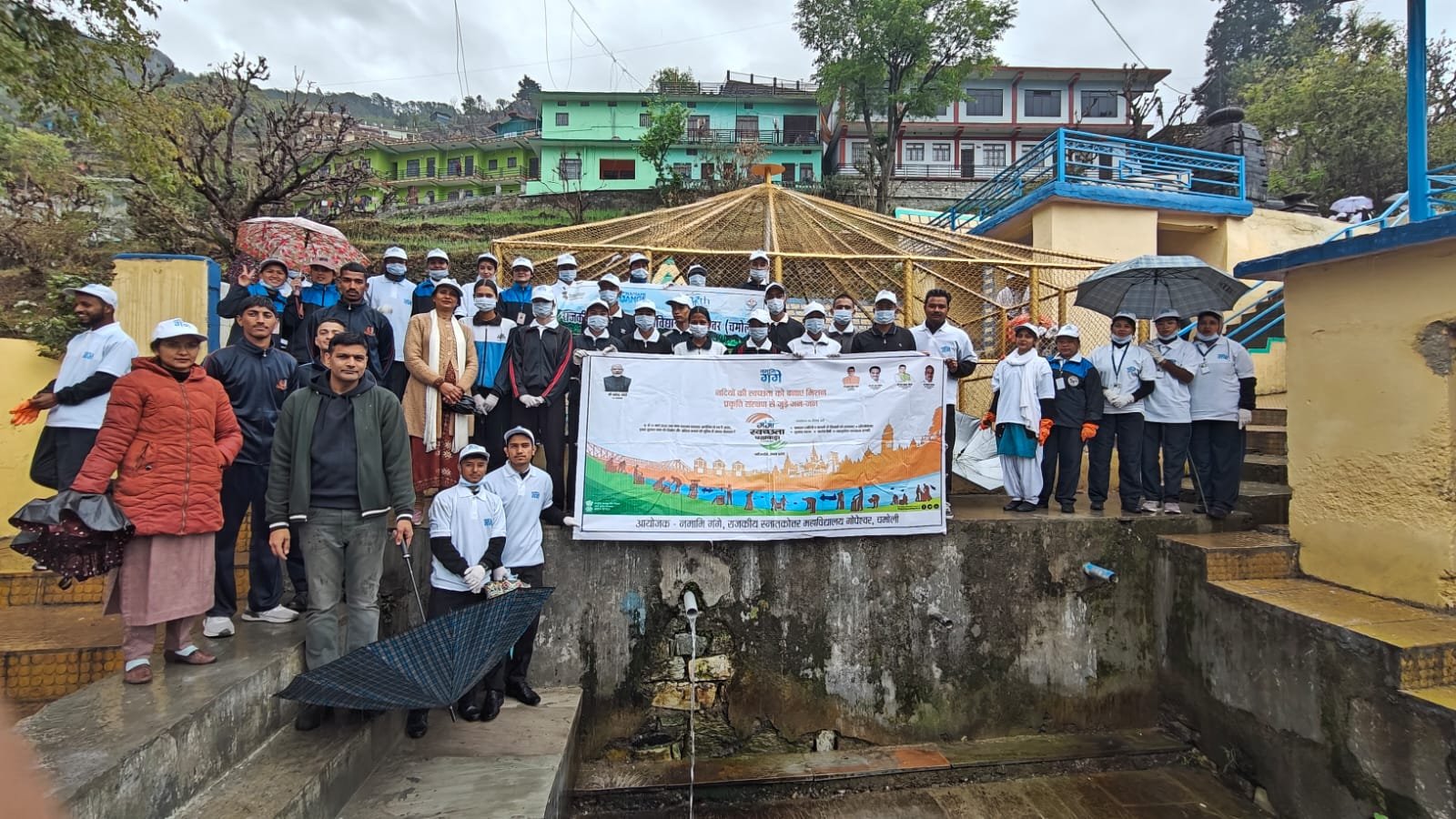 नमामि गंगे स्वयंसेवकों का वैतरणी घाट पर स्वच्छता अभियान -