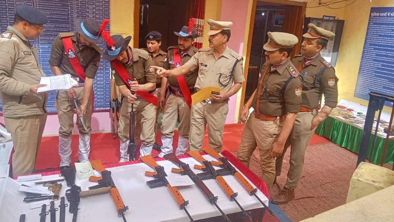 पुलिस उपाधीक्षक चमोली द्वारा थाना गोविन्दघाट का अर्द्धवार्षिक निरीक्षण, कार्य-दक्षता