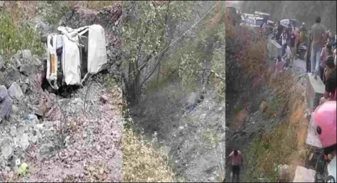 बद्रीनाथ हाईवे पर खाई में गिरी मैक्स, रेस्क्यू जारी -