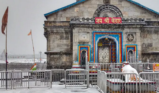 बर्फ ने फिर ढके पहाड़, ठंडी हवाओं संग लौटी सर्दी...