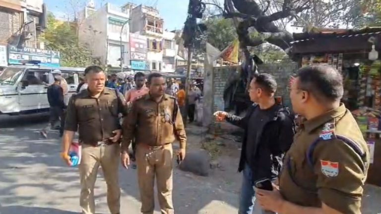 रामनगर में हड़कंप, अतिक्रमण हटाने पहुंची टीम देख सामान समेटकर भागे दुकानदार; जानें फिर क्या हुआ