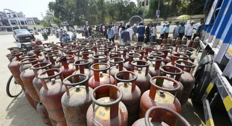 व्यावसायिक गैस सिलिंडर की आपूर्ति बाधित, एसओपी के बाद भी