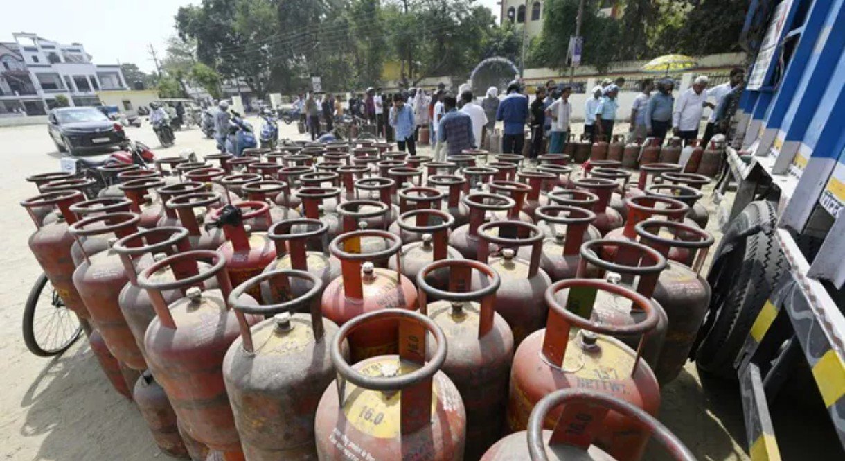 व्यावसायिक गैस सिलिंडर की आपूर्ति बाधित, एसओपी के बाद भी
