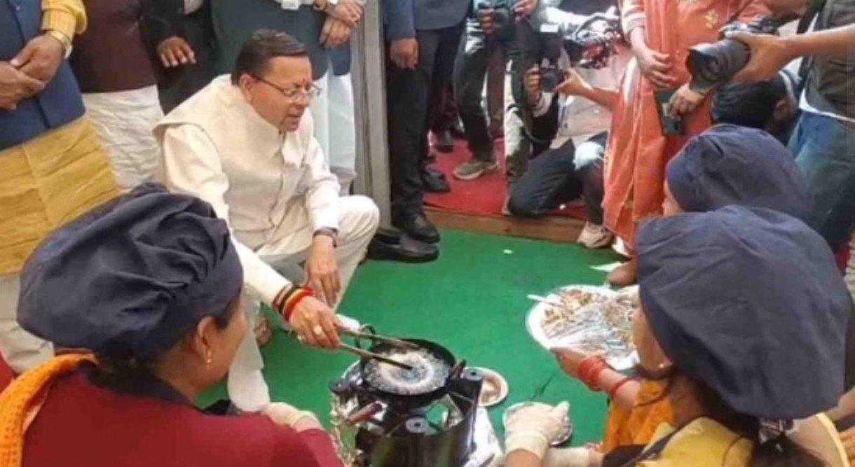 सीएम धामी ने परेड ग्राउंड में "चार साल बेमिसाल" कार्यक्रम