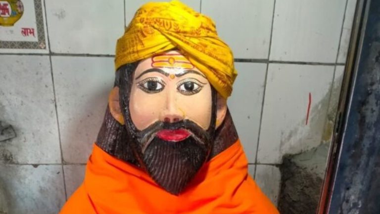 हल्द्वानी के कालू सिद्ध बाबा धाम की अनोखी परंपरा, जहां गुड़ की भेली चढ़ाते ही पूरी होने लगती हैं भक्तों की मनोकामनाएं