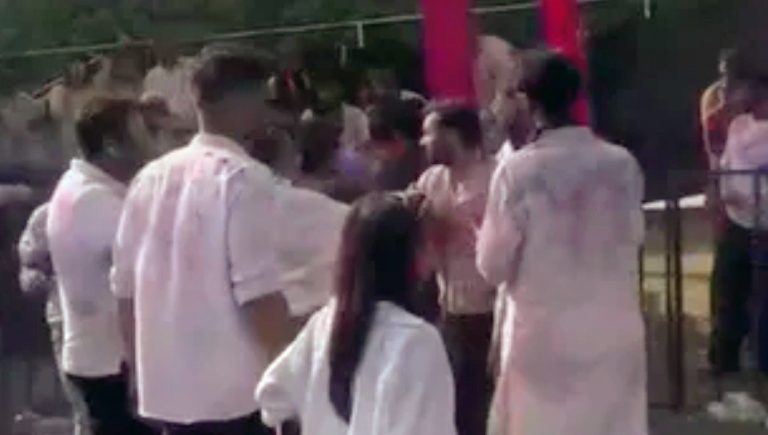 होली कार्यक्रम में बवाल, युवकों के सिर पर कांच की