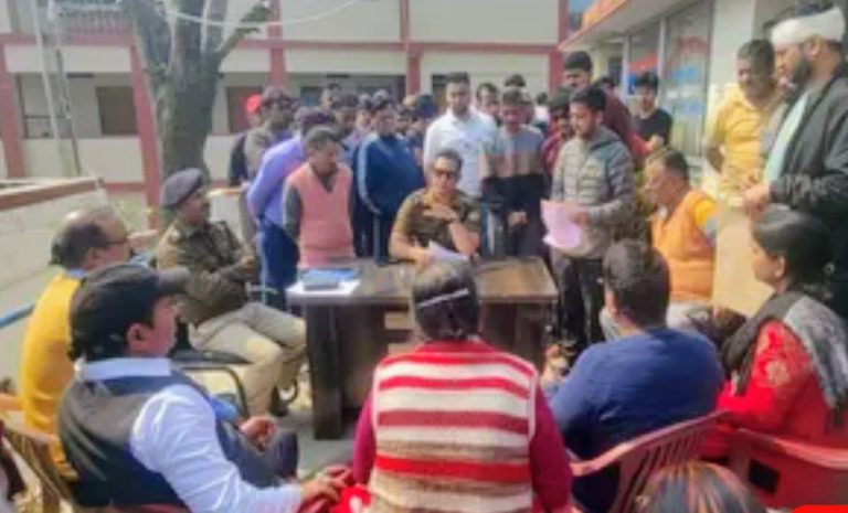 होली के दिन मारपीट के विरोध में कीर्तिनगर बाजार बंद,