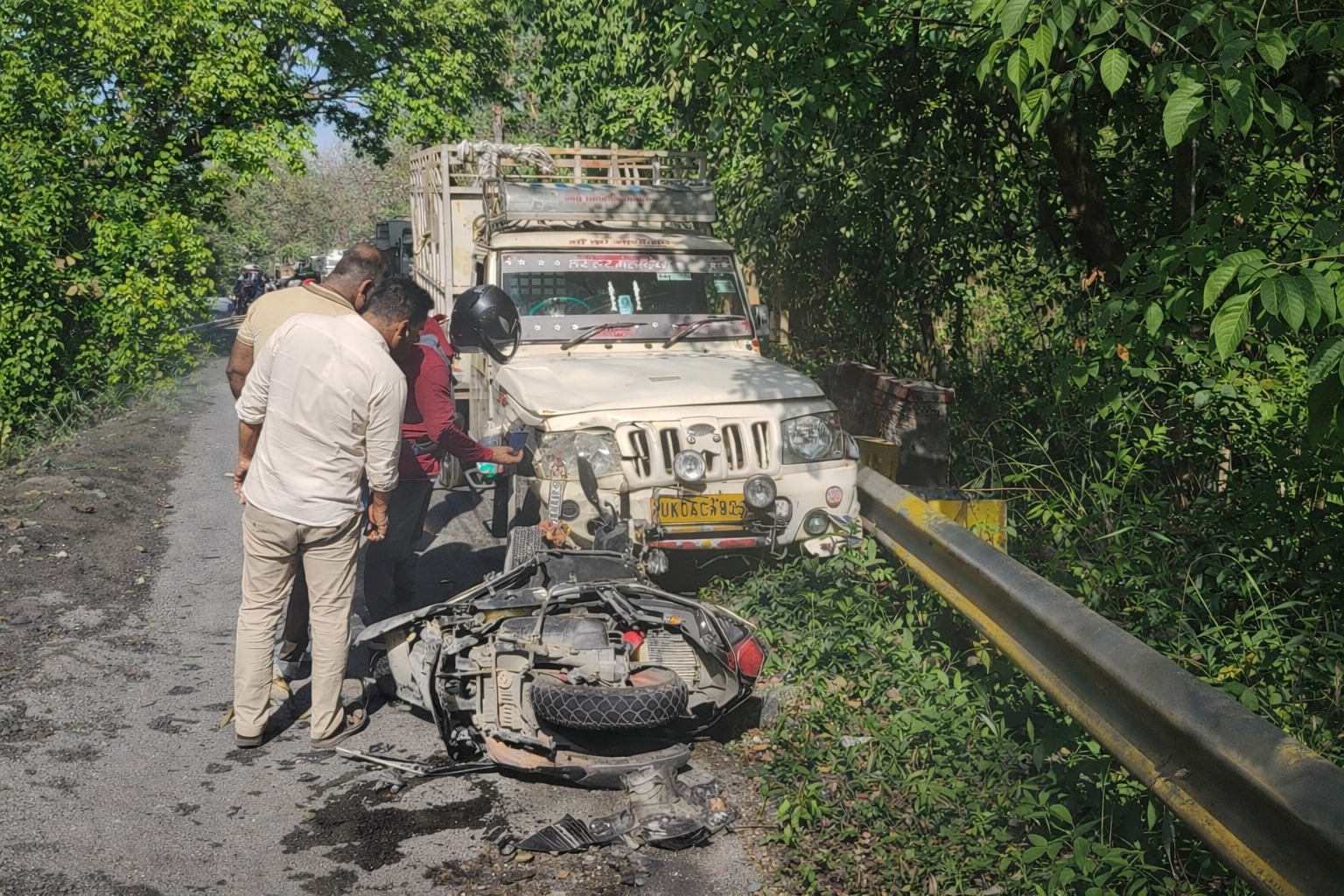 Accident in Nainital: स्कूटी-पिकअप की भीषण टक्कर में एक युवती की मौत, दूसरी जिंदगी और मौत के बीच
